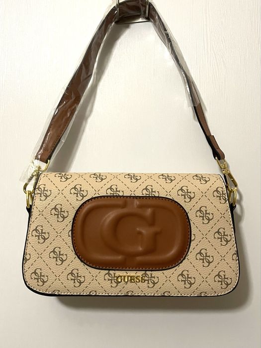 **НОВИ** Чанти Guess в 2 различни цвята с регулируеми дръжки