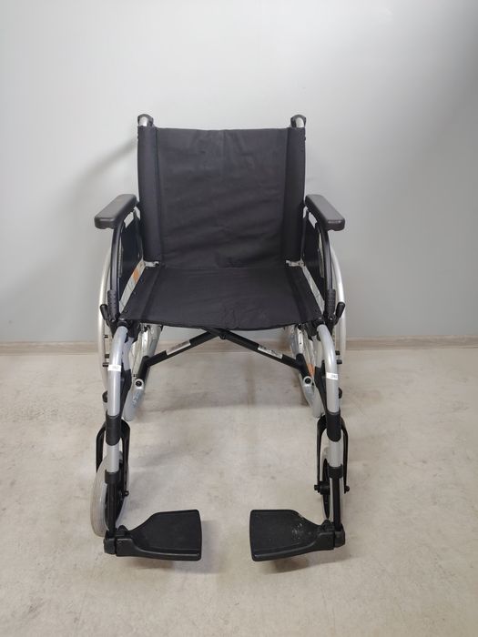 Carucior cu rotile/Fotoliu rulant  pentru persoane cu handicap.051