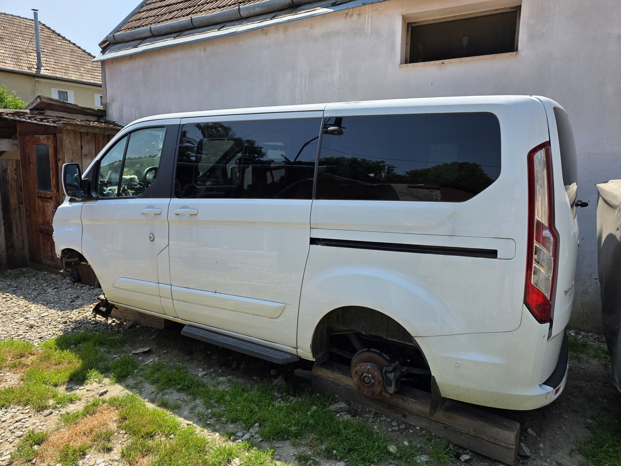 Dezmembrez ford transit custom
