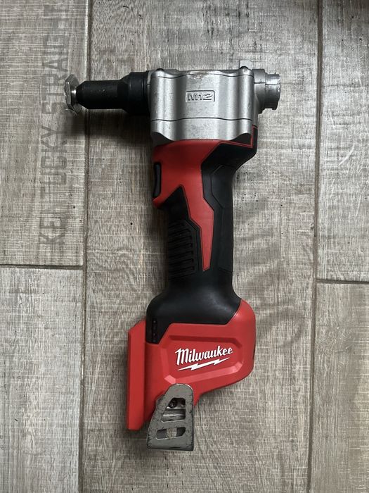 Pistol nituri Milwaukee