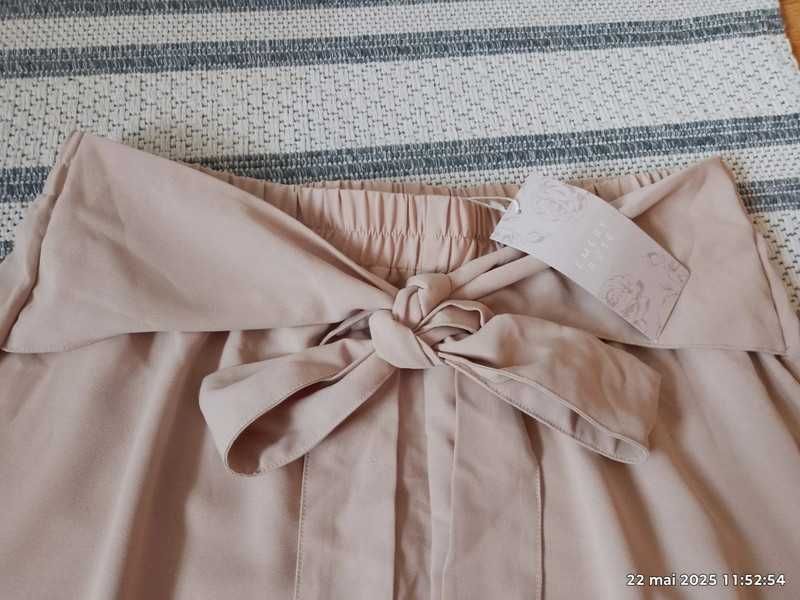 Pantaloni scurti L-XL noi cu etichetă