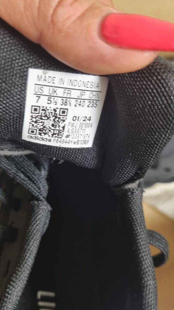 Чисто нови маратонки Adidas