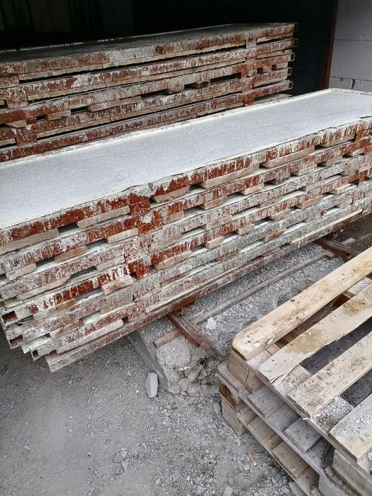 Vindem plăci și stâlpi de beton