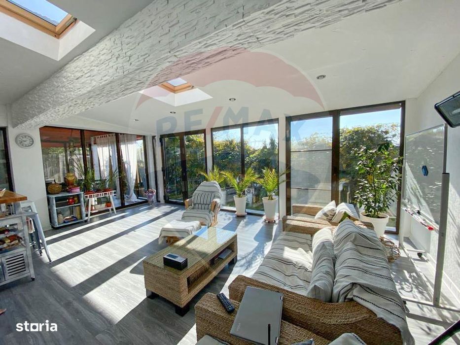 Casa de vanzare lux 9 camere cu piscina si 2224mp teren Bacu Joita A0