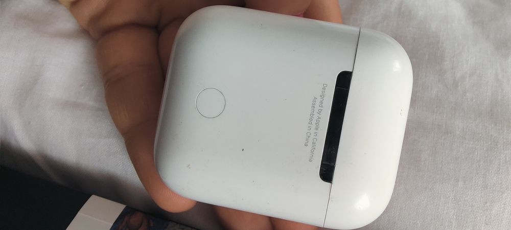 Incarcator casti Apple