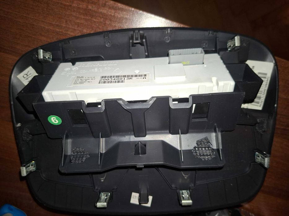 Vând display central original Renault Megane 3 (cu capac).