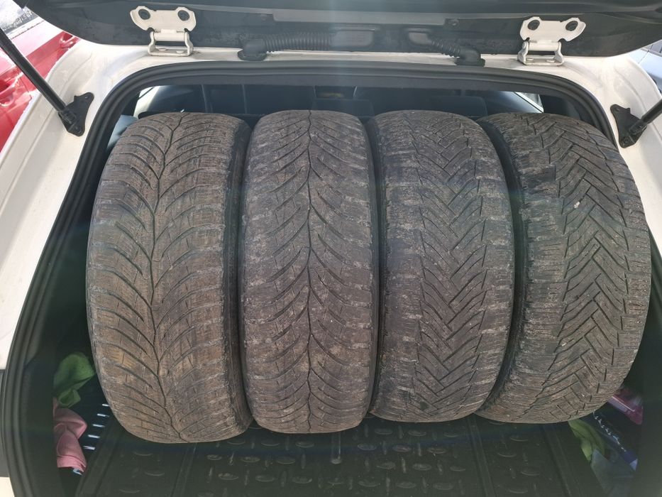 Set 4 anvelope iarna 300 lei 205/55/16