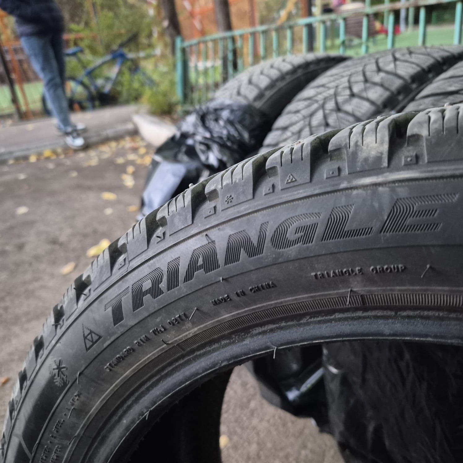 Продам зимние шины 225/45/17
