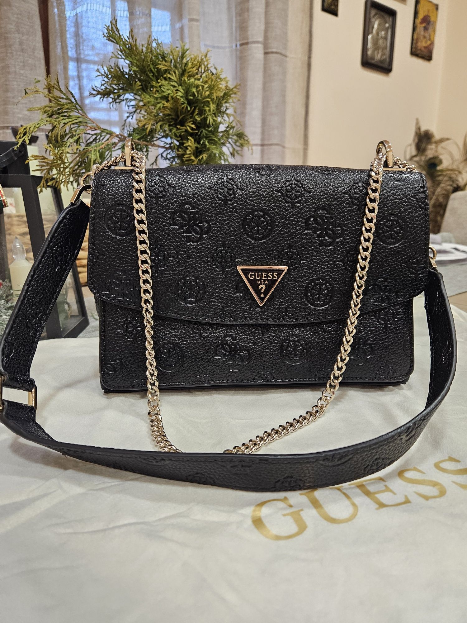 Чанта GUESS /чисто нова