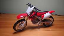 Продавам модел на Кросов мотор Honda crf450R