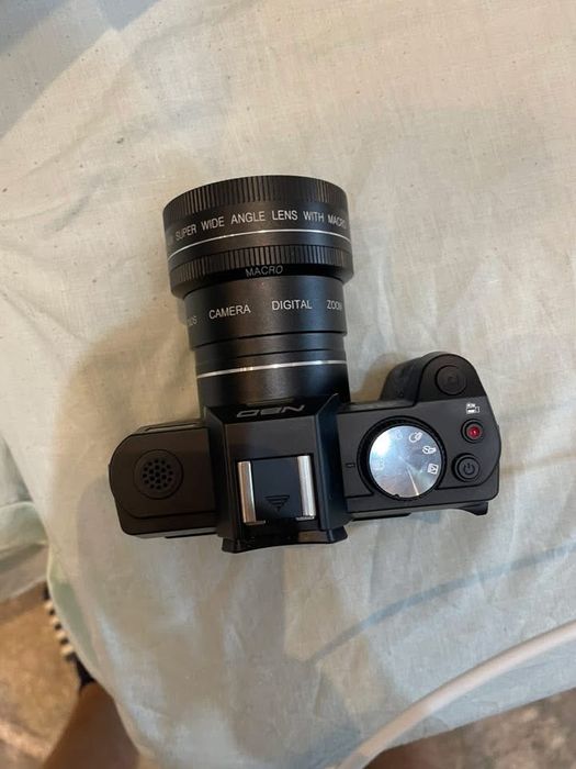 Vand un aparatul de foto este pret 1.000 de lei