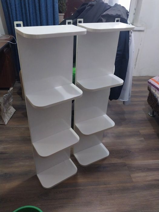 Полки две штуки  вертикальные