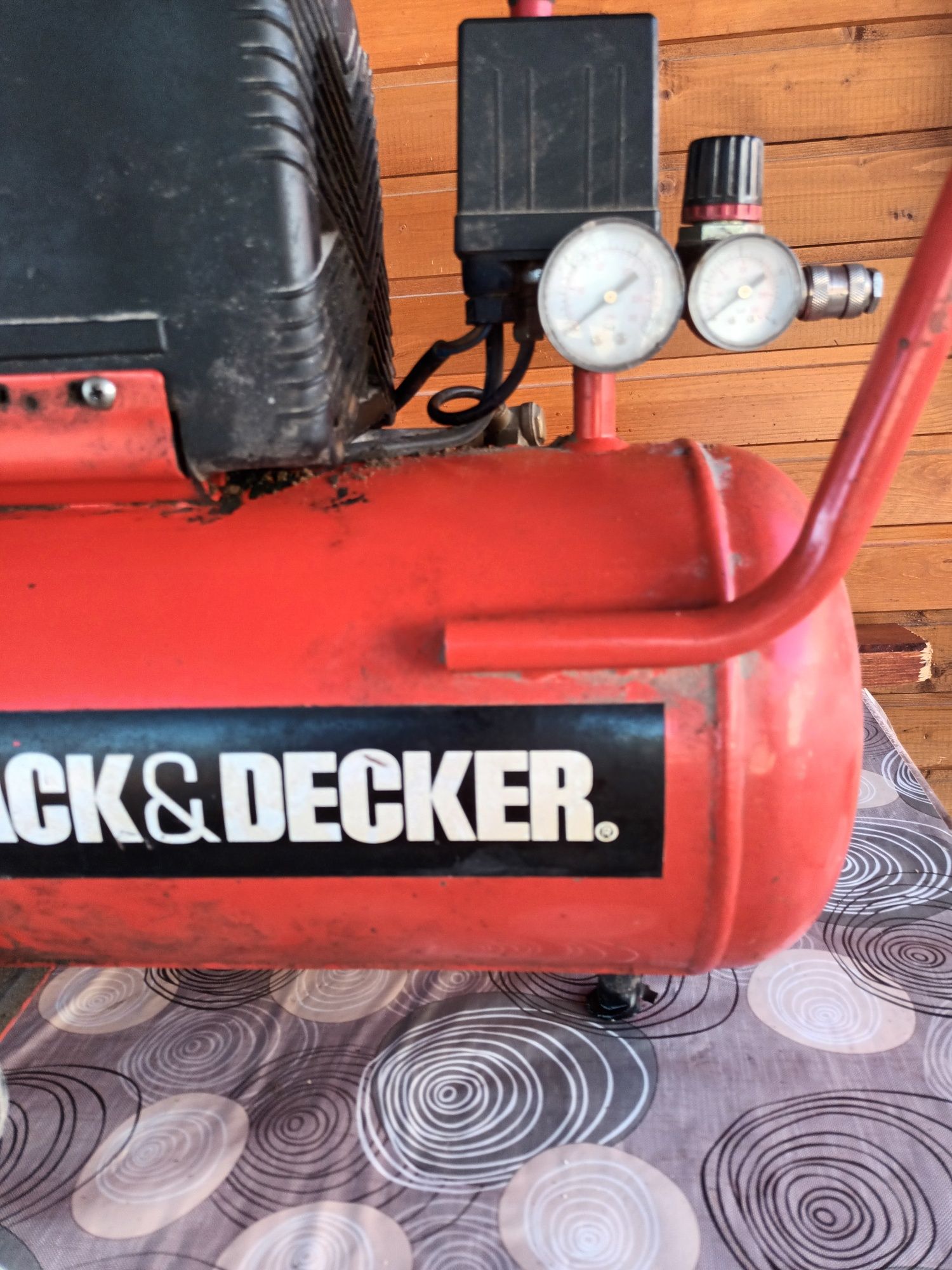 Компресор Black and Decker