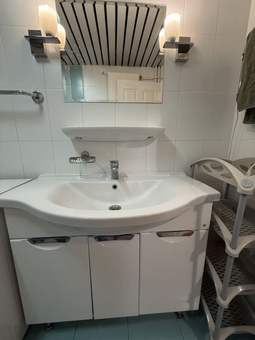 Продам раковину в ванную со шкафом