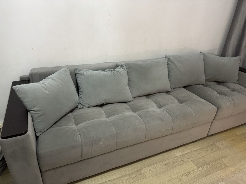 Продам диван б/у года еще нет