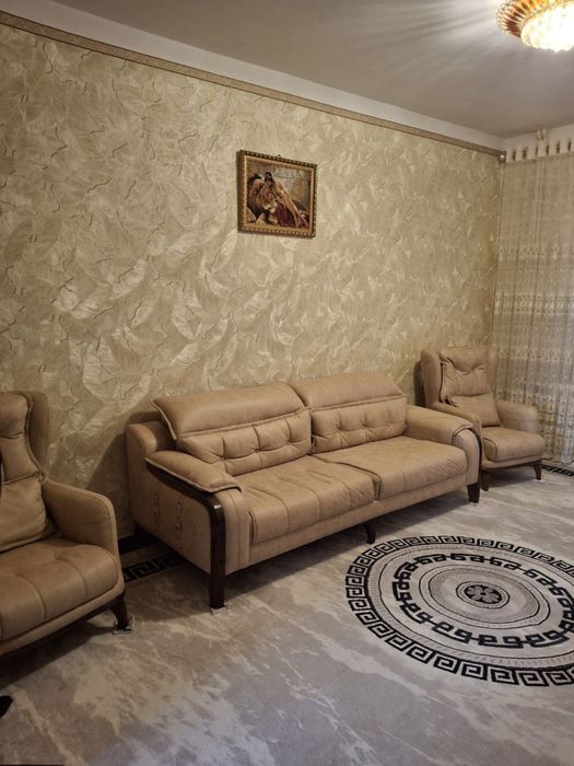 Продается диван + 2 кресла (комплект)