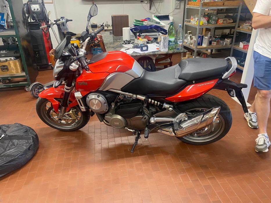Aprilia mana 850 CVT( cutie automata) ca la scuter