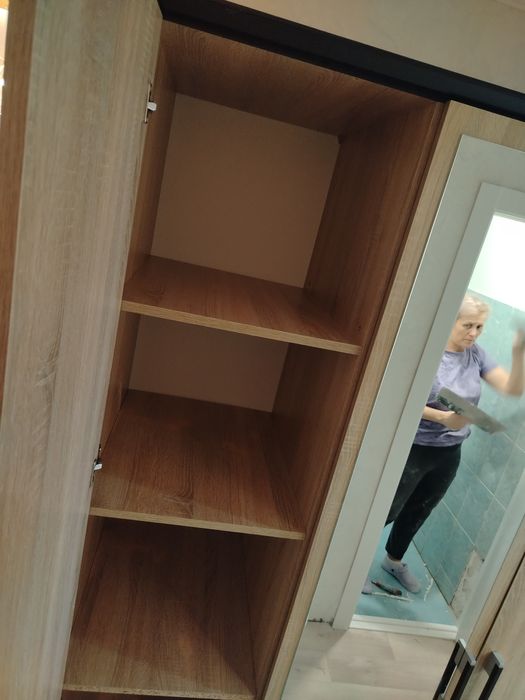 Шкаф продам цена 25тысячи самовывоз Обрщ. По номеру