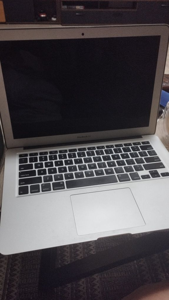 MacBook Air 13 inch Earli 2015g