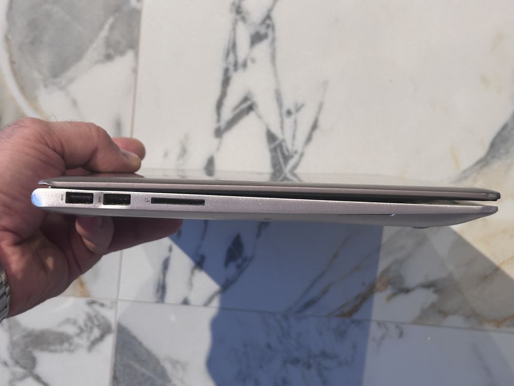 13” FHD IPS ASUS Zenbook Core i7-6500CPU/12GB RAM/512GB SSD