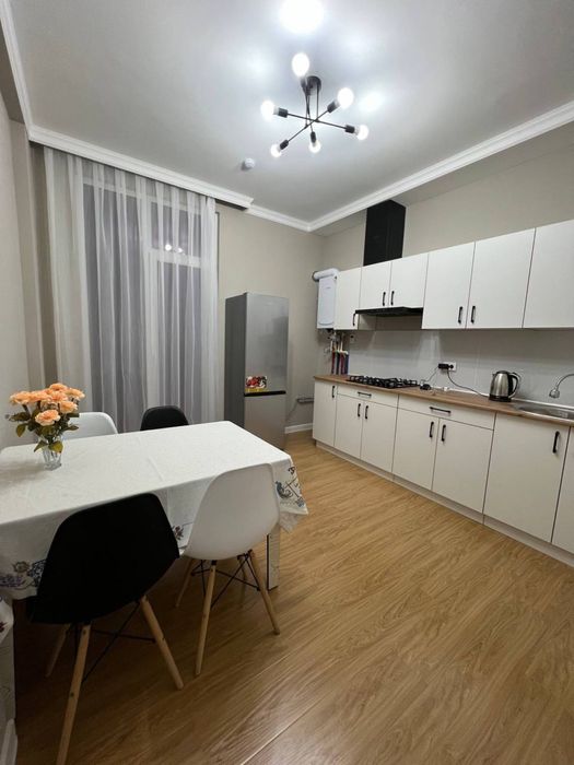 Сдаю квартиру в Мирза-Улугбекском районе Шахриобод новострой 2х комнат