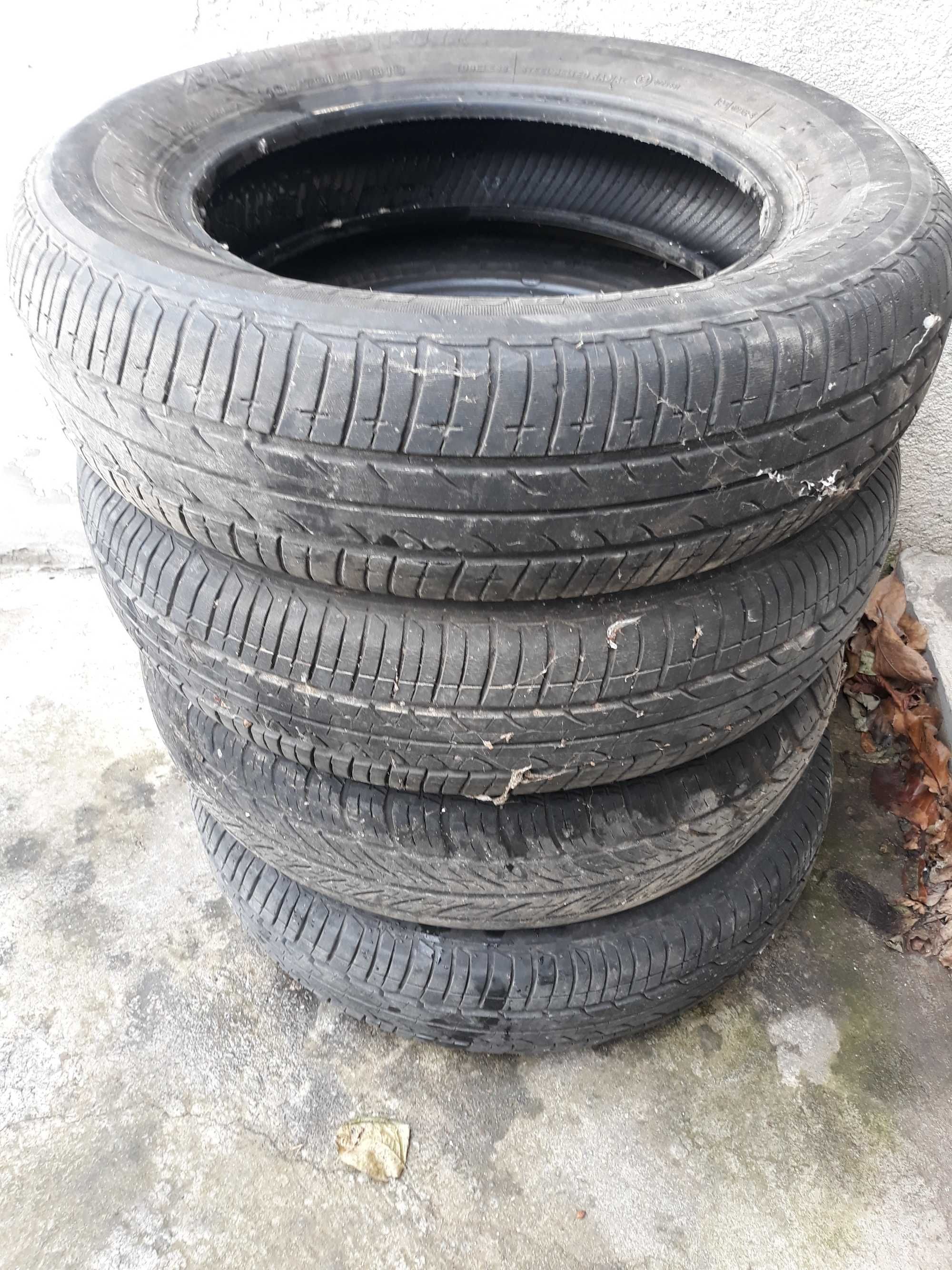 Ieftin! Set 4 cauciucuri 165 70 r14 si 2 capace Toyota Yaris