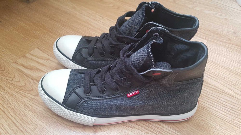 Incaltari sport: Bascheti, Tenesi, Espadrile