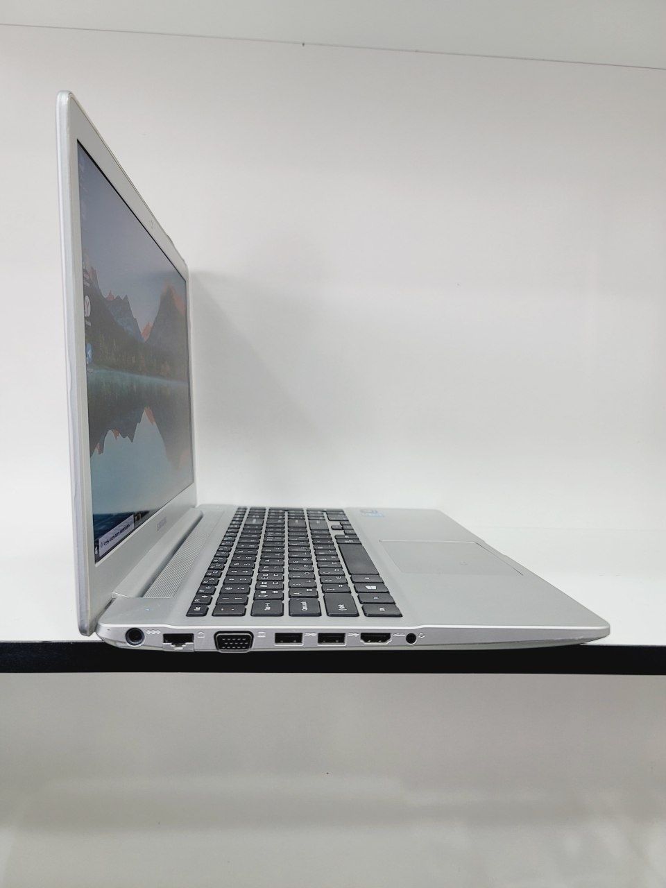 Nootebook Samsung sotiladi holati zoʻr