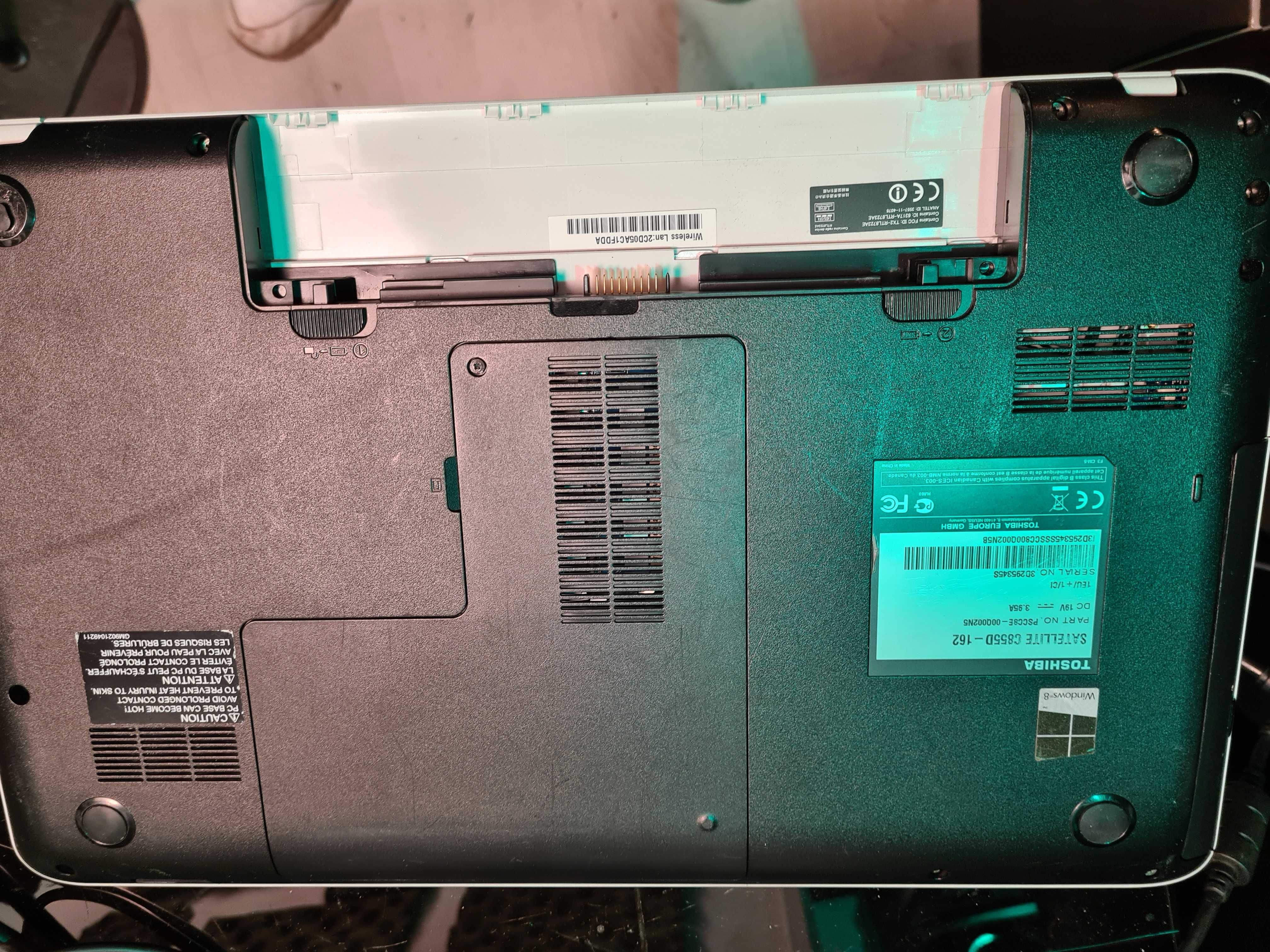 Defect Laptop Alb Toshiba Sattelite C855D