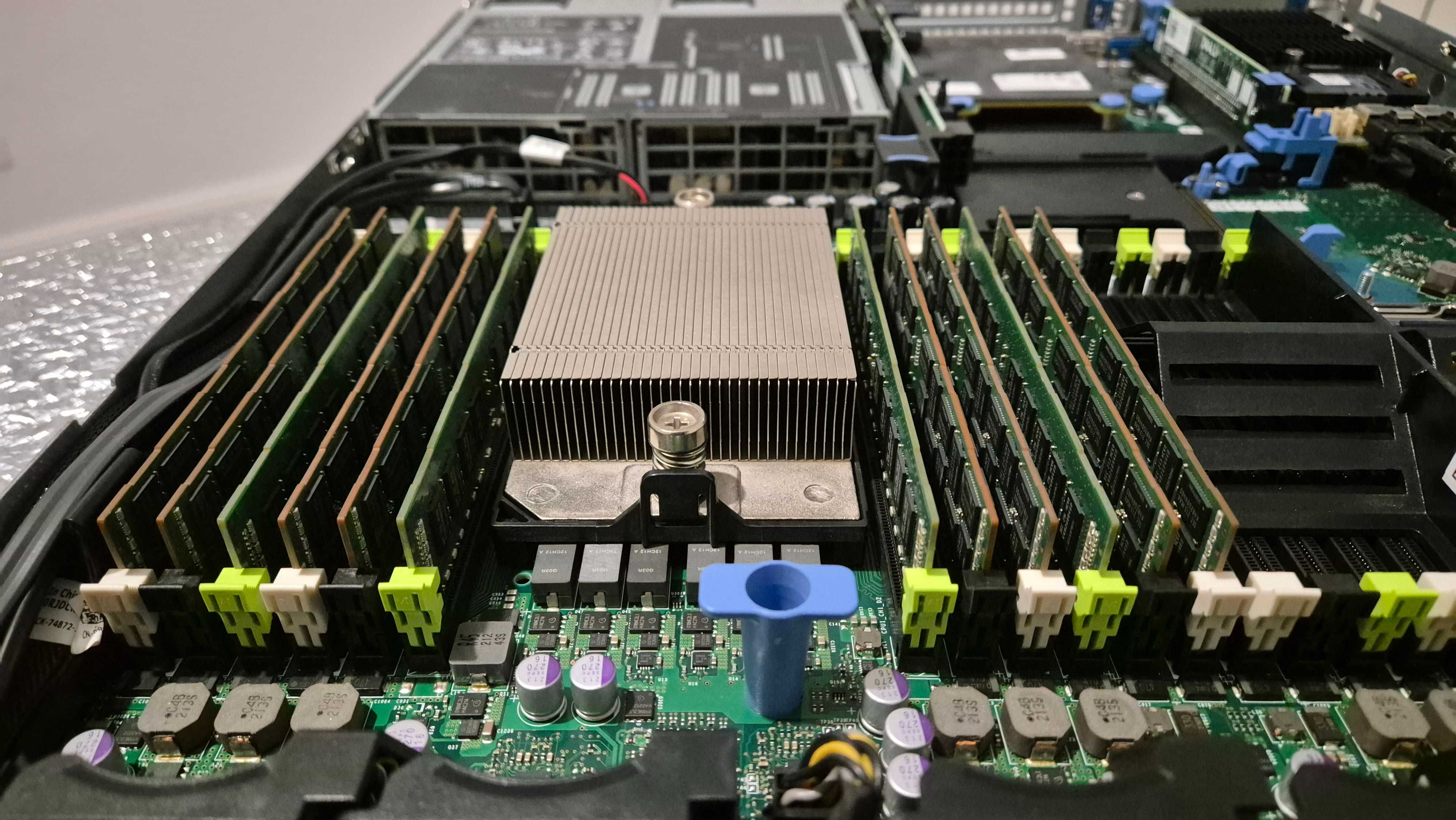 Server Dell R620, Xeon E5-2660, 80GB RAM DDR3, 2x 300GB SAS HDD