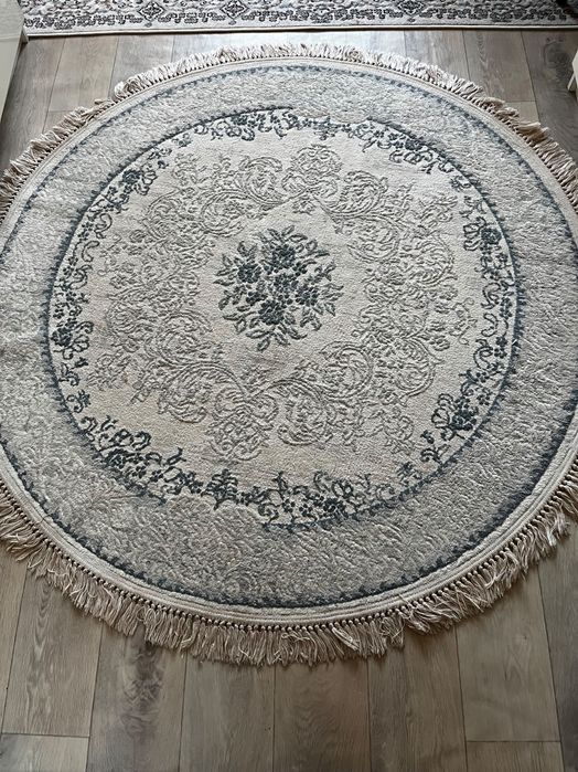 Продам круглый ковер.