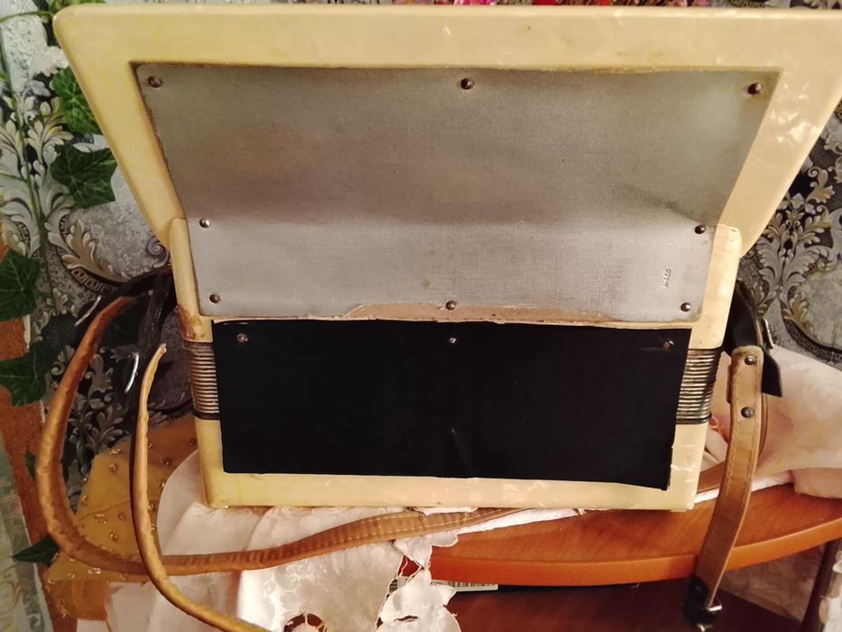 acordeon hohner impecabil