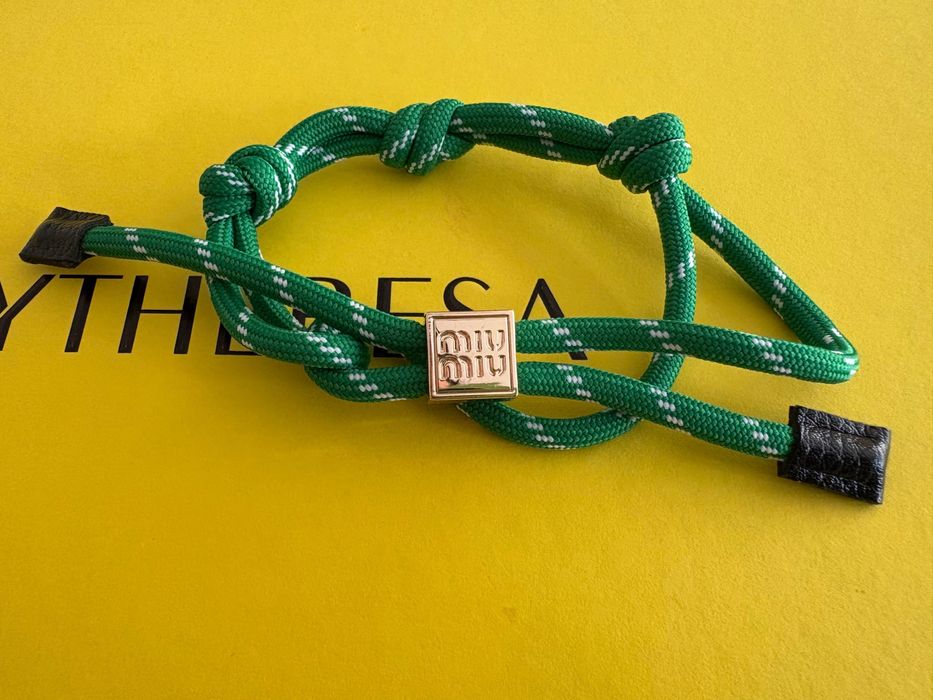 Гривна/charm miu miu в зелено