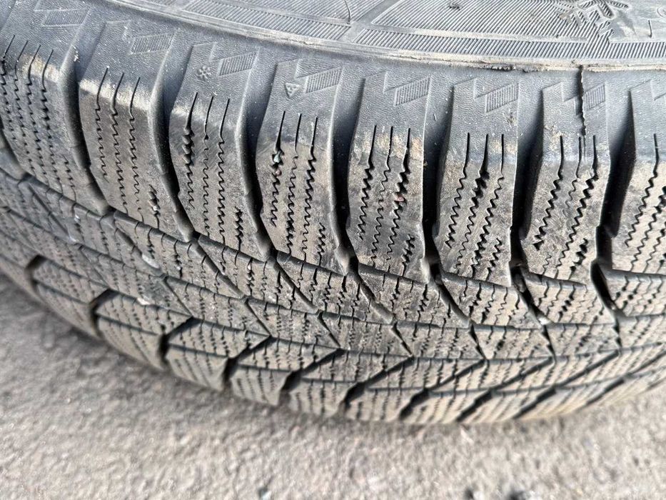 Б/У Зимние шины Triangle Snowline 225/60/18 без шипов