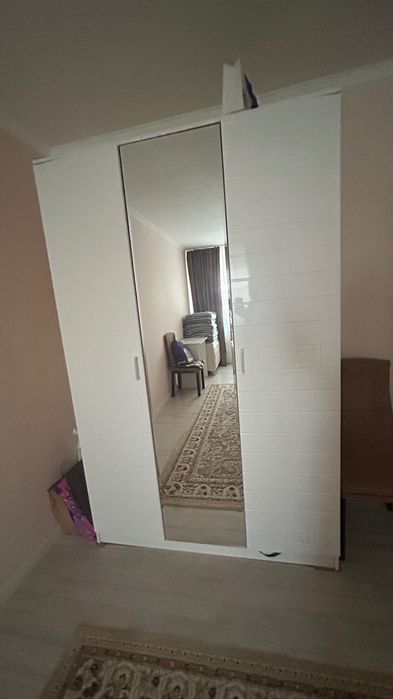 Продам шкаф с зеркалом