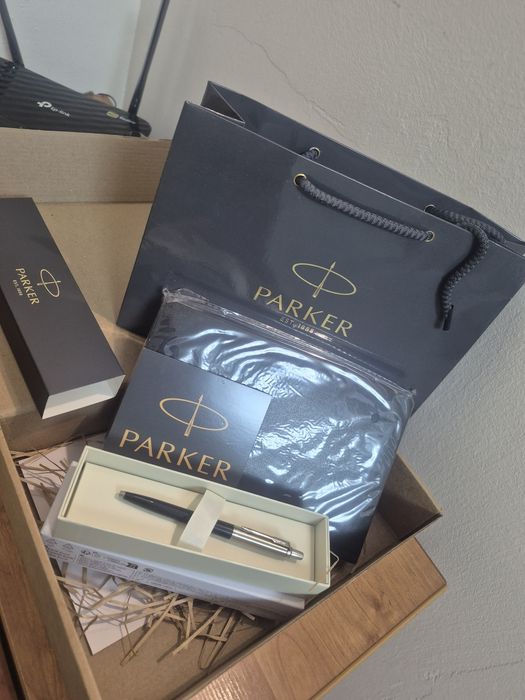 Продам новый набор PARKER,ручка +ежедневник.