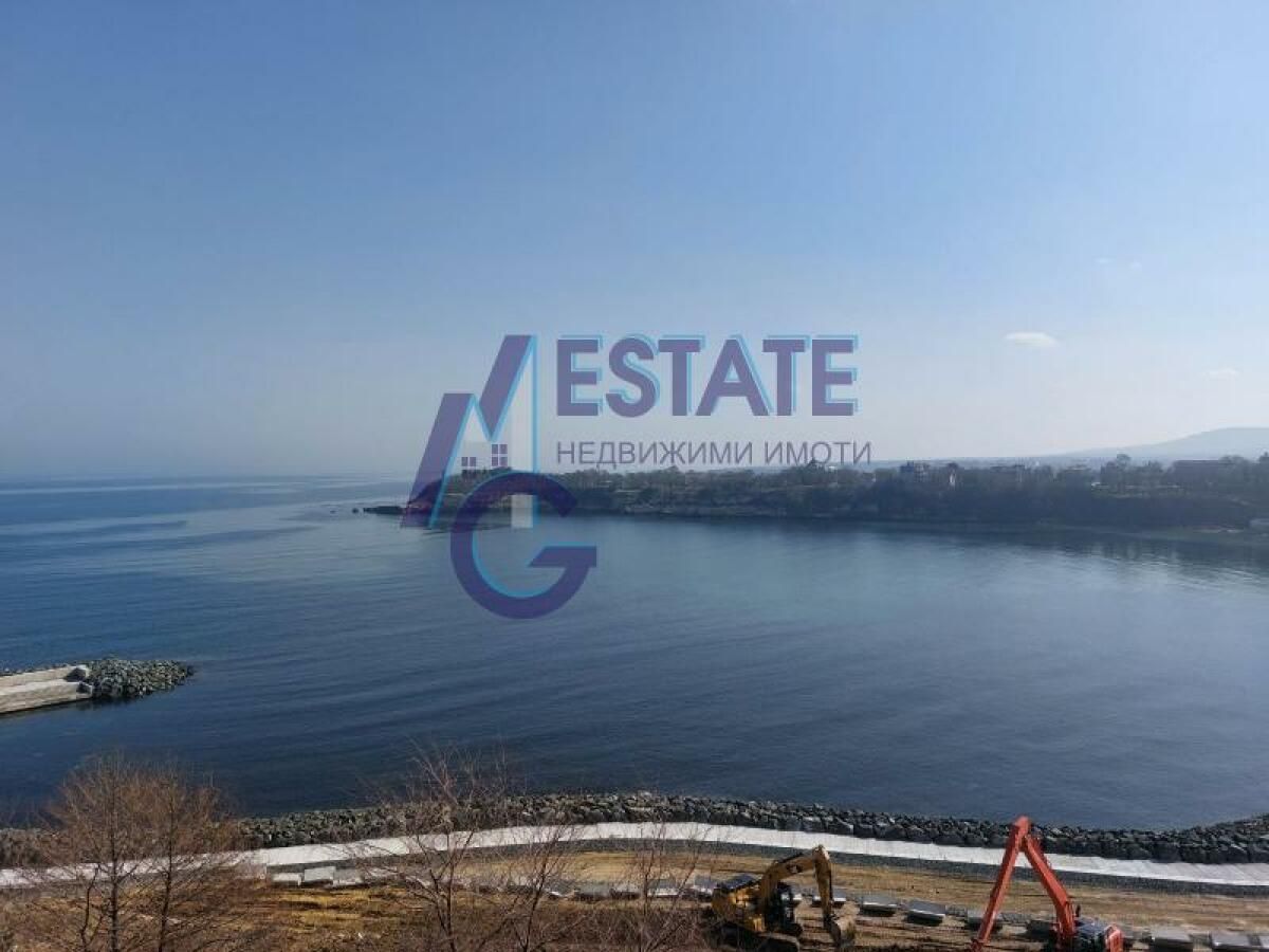 Тристаен апартамент на 1-ва линия МОРЕ в град Царево