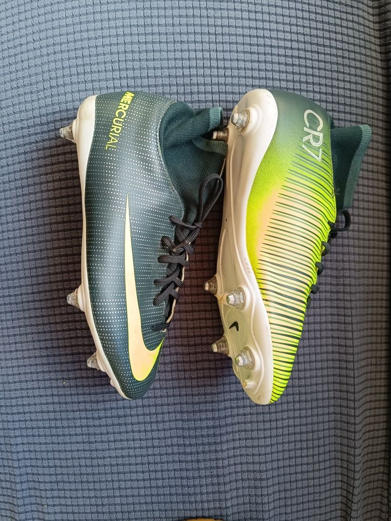 Vând pantofi fotbal Nike Mercurial