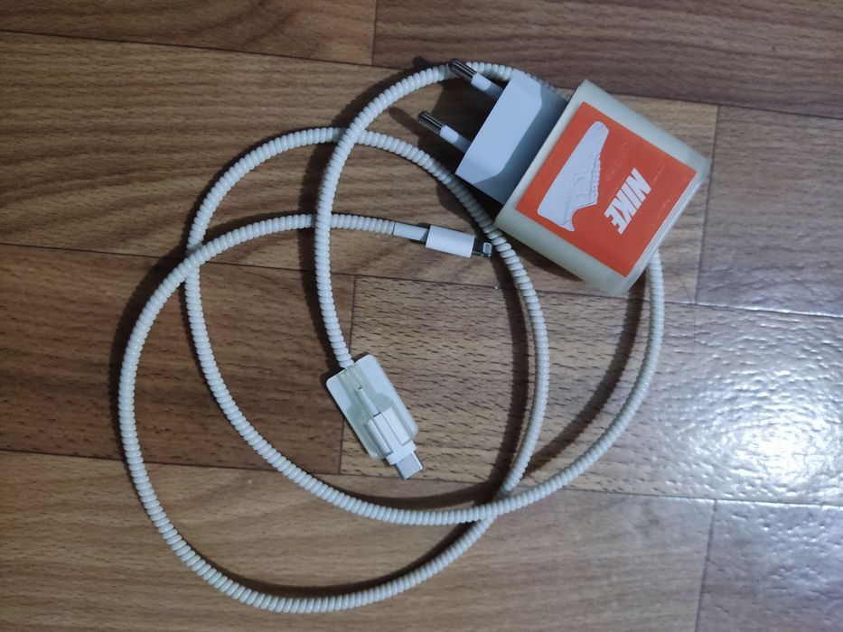 Зарядка для айфона оригинал