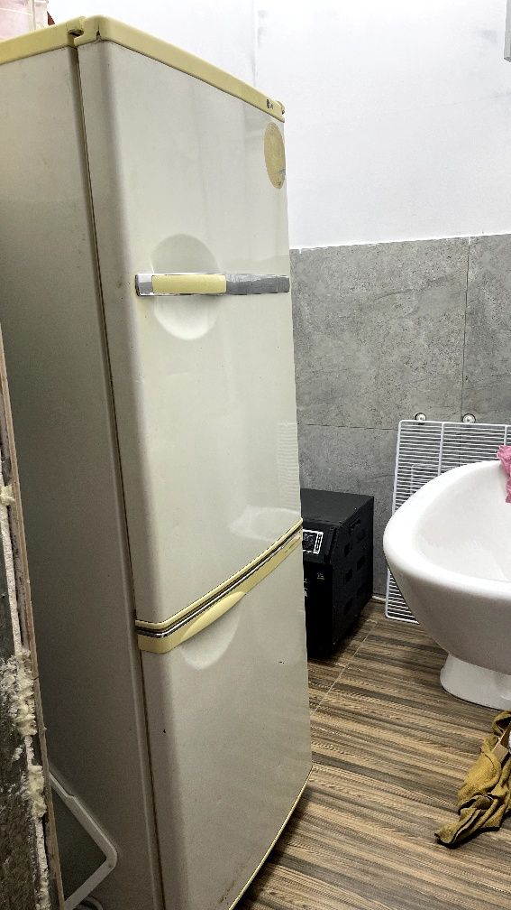 Muzlatgich LG sotiladi