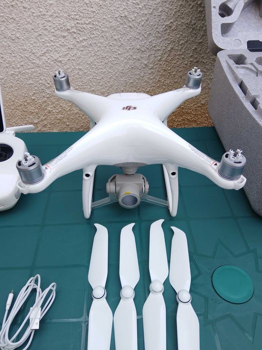 професионален дрон dji phantom 4 pro V.2.0 в перфектно състояние