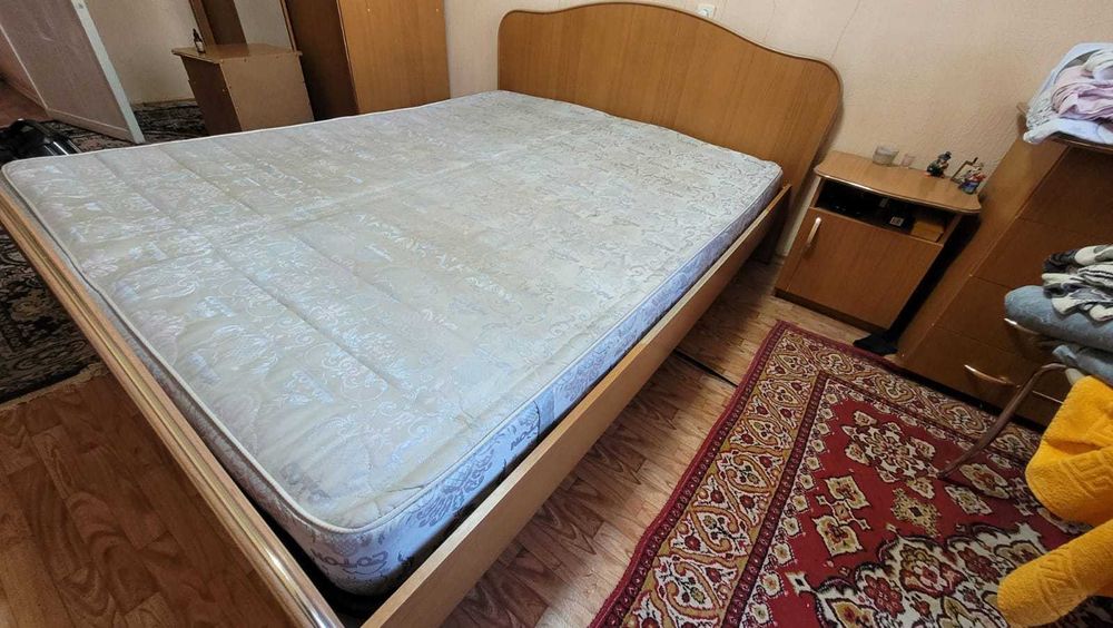 Двухспальная кровать