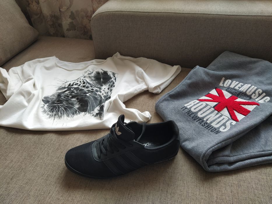 Продам кросовки унисекс 8000