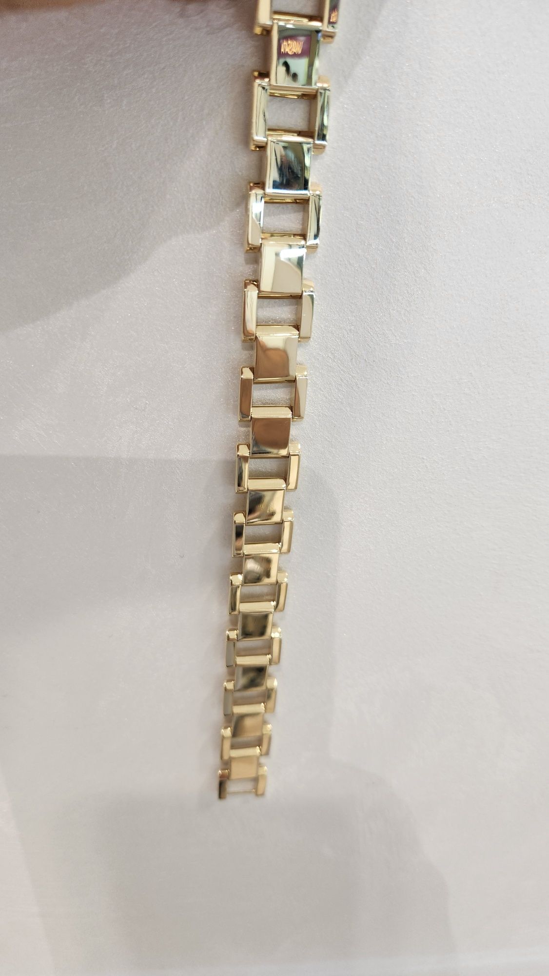 Золотой браслет в стиле Cartier