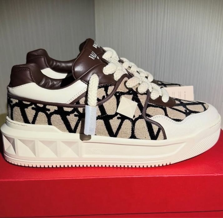 Adidasi valentino garavani