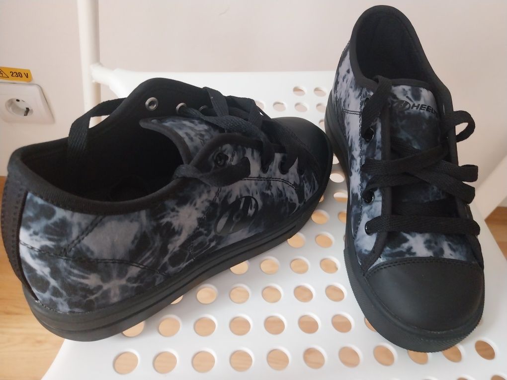Pantofi  cu rotile