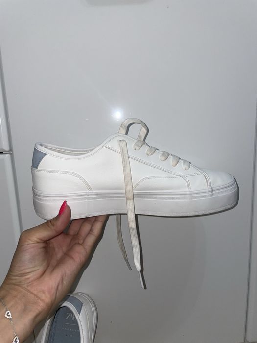 Дамски бели спортно/елегантни маратонки