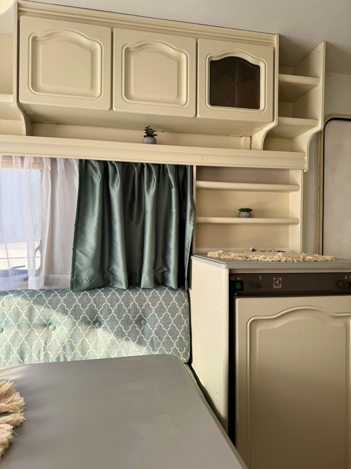 Продавам каравана Knaus Azur Бартер за бус с теглич!