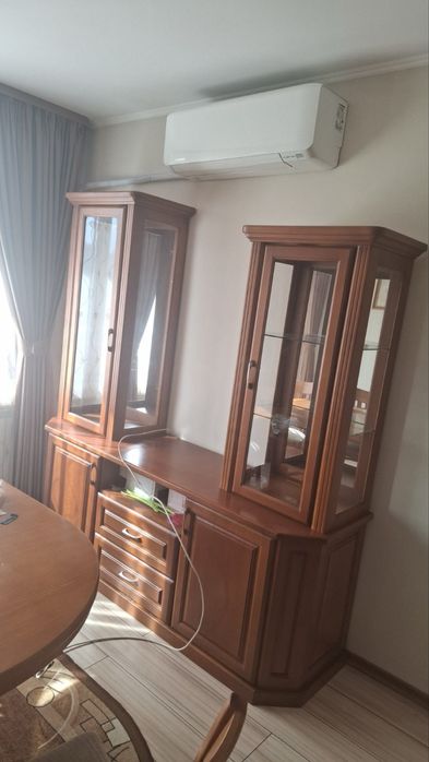 Трапезария с маса и 6 стола