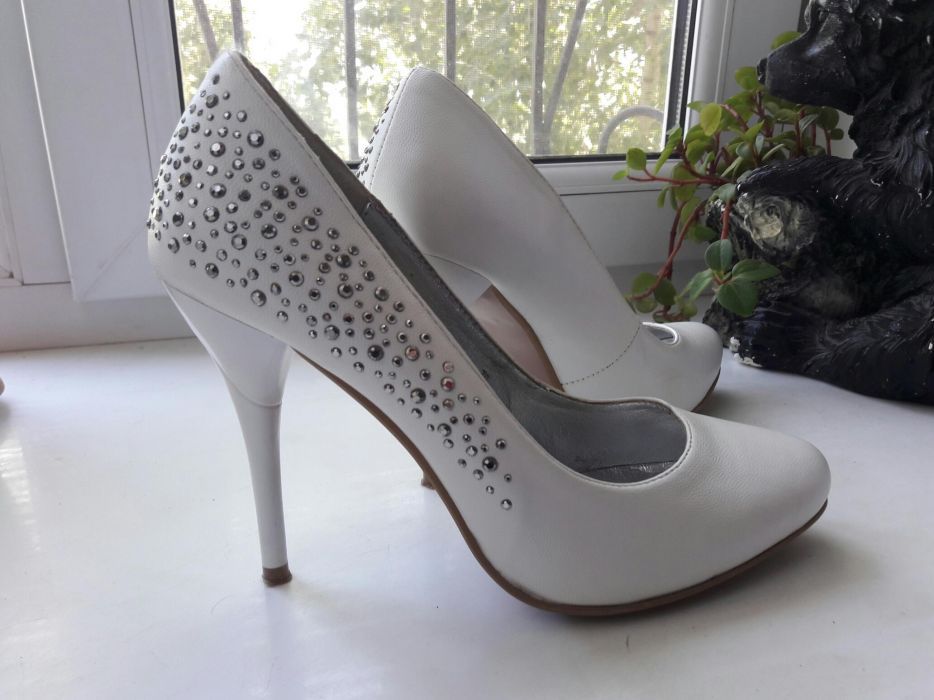 Туфли свадебные, новые одевали один раз , в отличном состоянии!